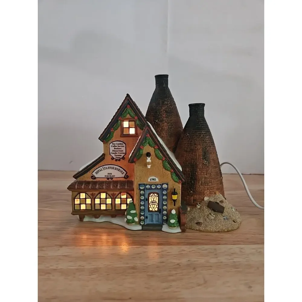 Dept 56 Dickens Village Series Royal Staffordshire Porcelains #58481 Box & Light